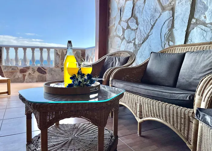 Chabela's Seaview Penthouse & Apartamento Lajita