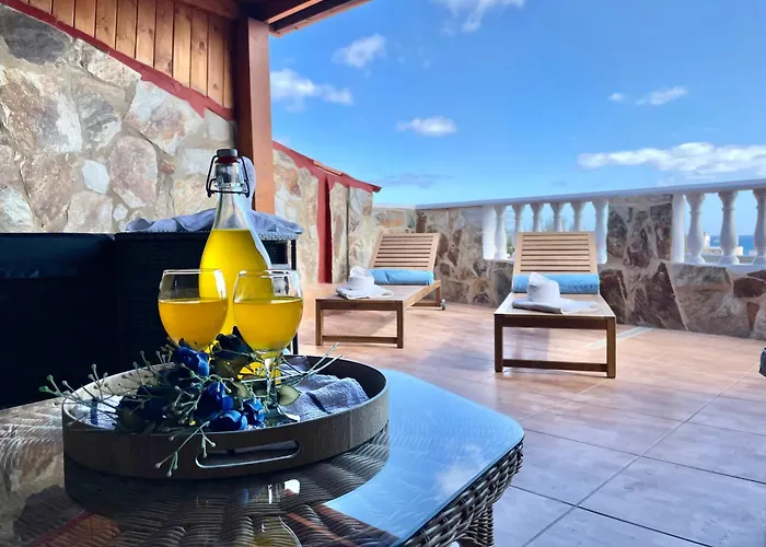 Chabela's Seaview Penthouse & Apartamento Lajita