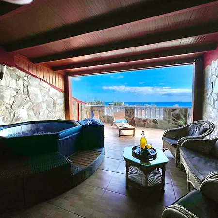 Chabela's Seaview Penthouse & Appartamento