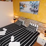 Chabela's Seaview Penthouse & * Lajita